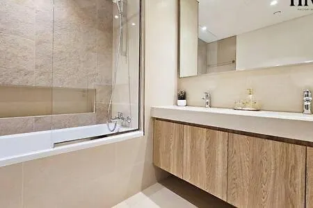 Stunning 2 Bed In Downtown Views Apartment Dubai