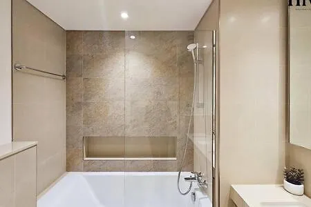Stunning 2 Bed In Downtown Views Apartment Dubai